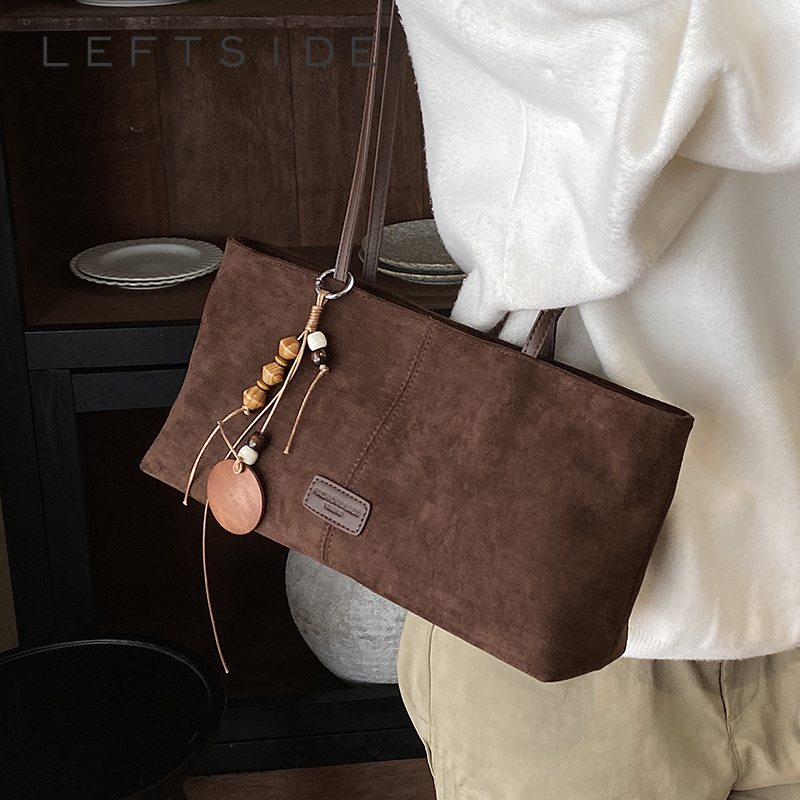 Luxury Bags Tote - LEFTSIDE レトロスエードショルダートートバッグ 木製ビーズペンダント付き 2026年新作トレンド レディース デイリー